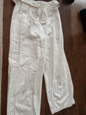 White jeans with belt